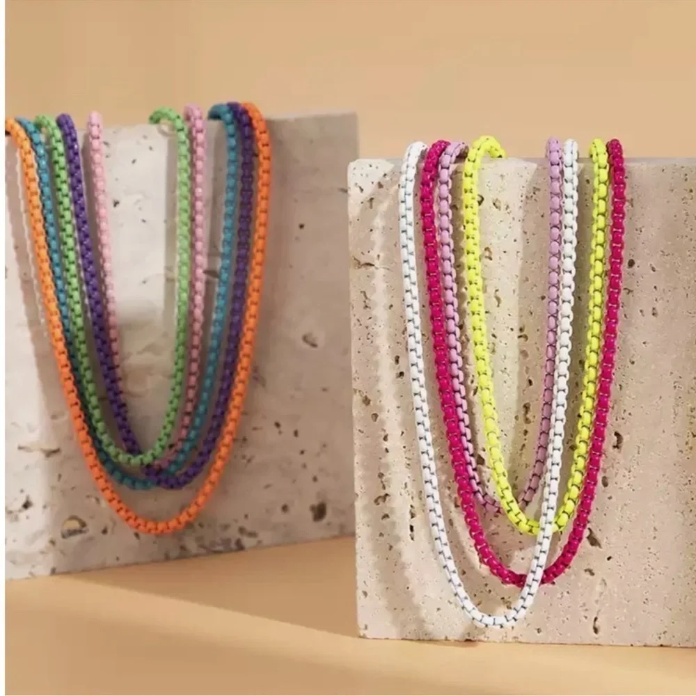 Green box chain necklace - Picture 3 of 4